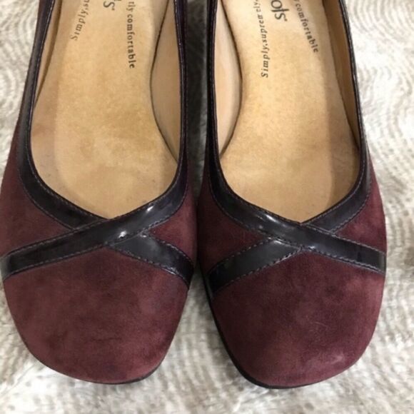 SOFTSPOTS Suede Ballet Flats Burgundy 7.5W NWOT - Picture 2 of 6